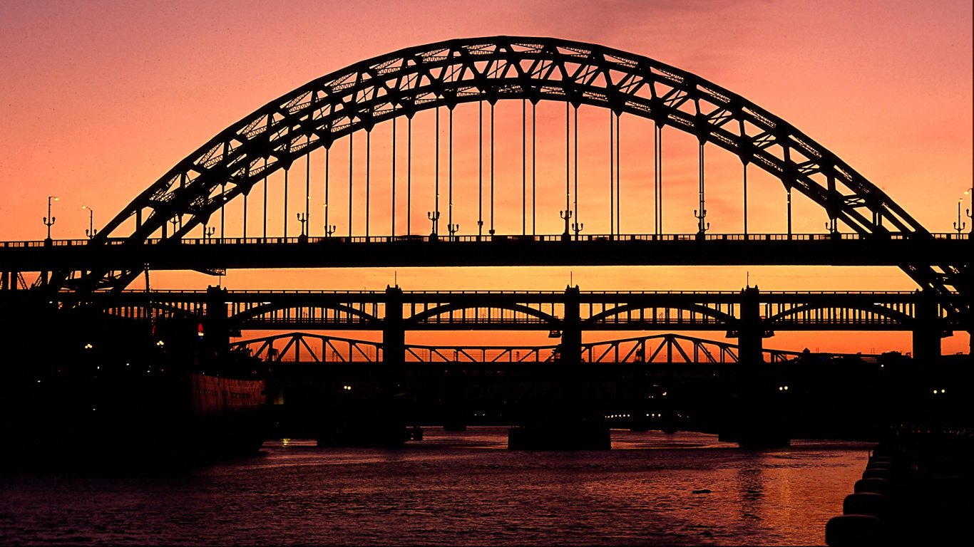 Silueta de Puente Durante la Puesta de Sol. Wallpaper in 1366x768 Resolution