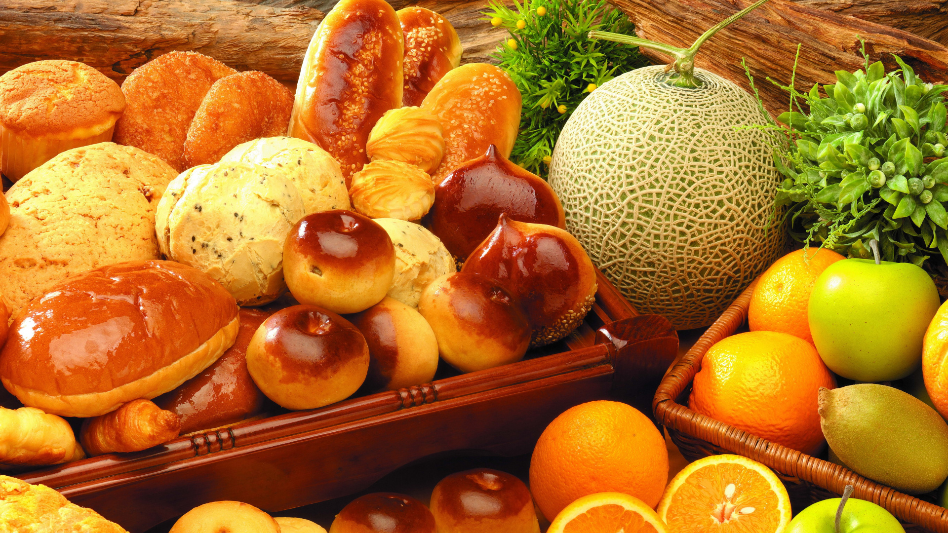 Fruits Orange Sur Plateau en Bois Marron. Wallpaper in 1920x1080 Resolution