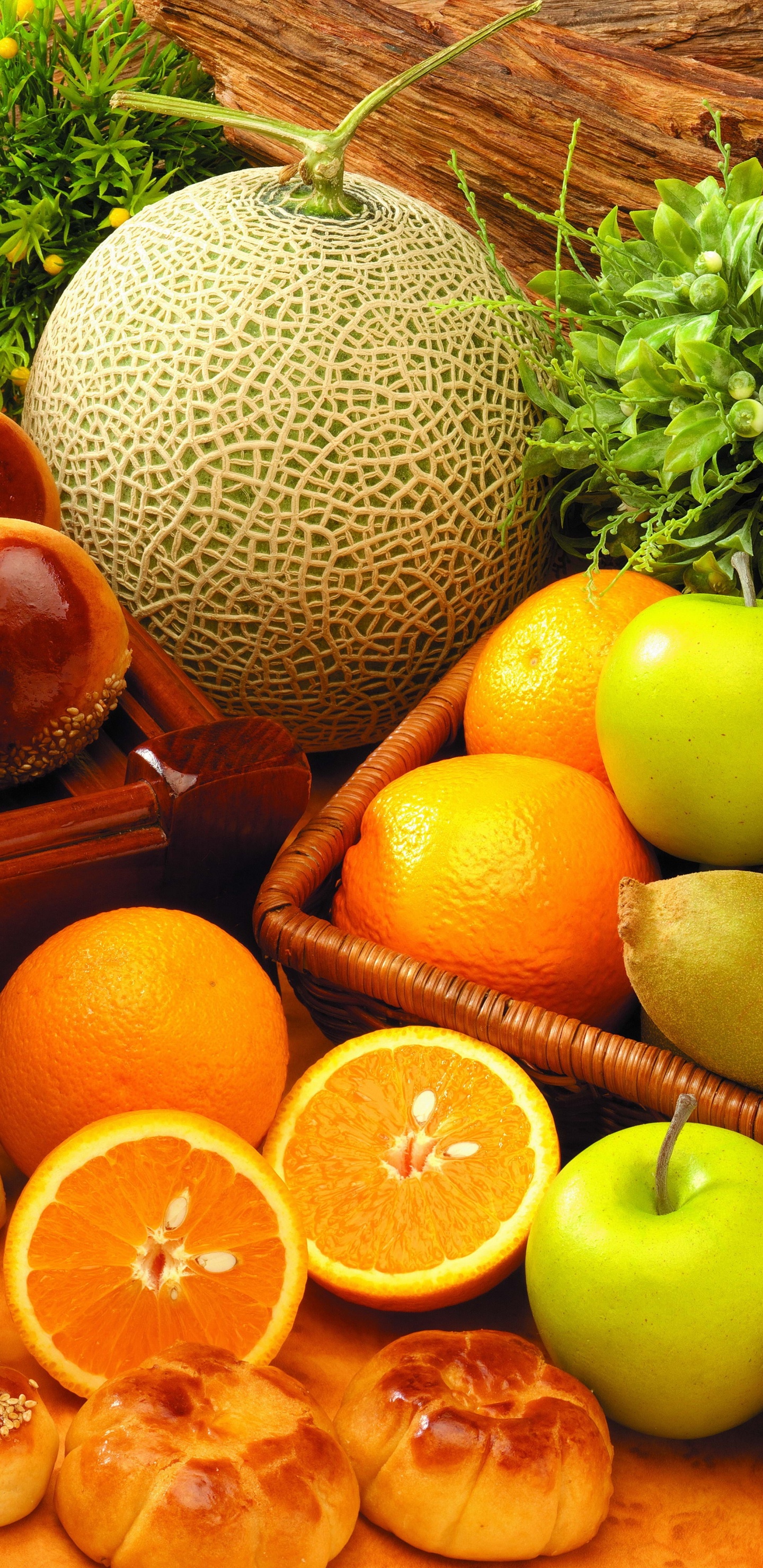 Frutas Naranjas en Bandeja de Madera Marrón. Wallpaper in 1440x2960 Resolution