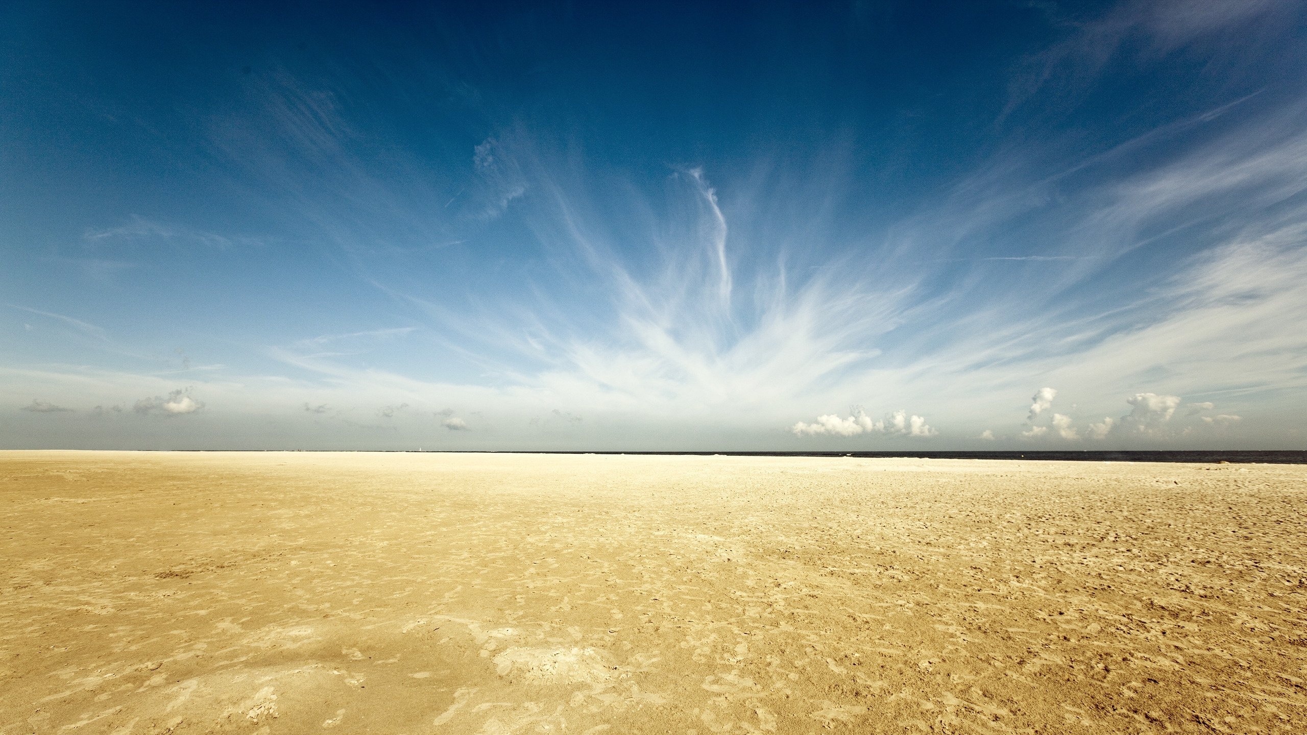 Brown Sand Under Blue Sky During Daytime. Wallpaper in 2560x1440 Resolution