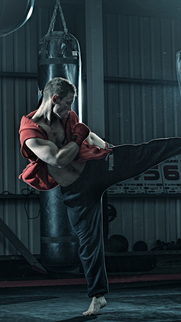 Mann in Rot-weißer Jacke Und Blauer Jeans. Wallpaper in 750x1334 Resolution