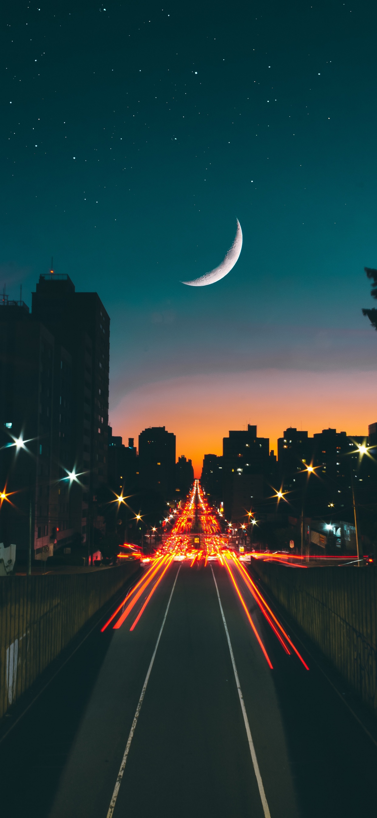 Photographie en Accéléré Des Lumières de la Ville Pendant la Nuit. Wallpaper in 1242x2688 Resolution