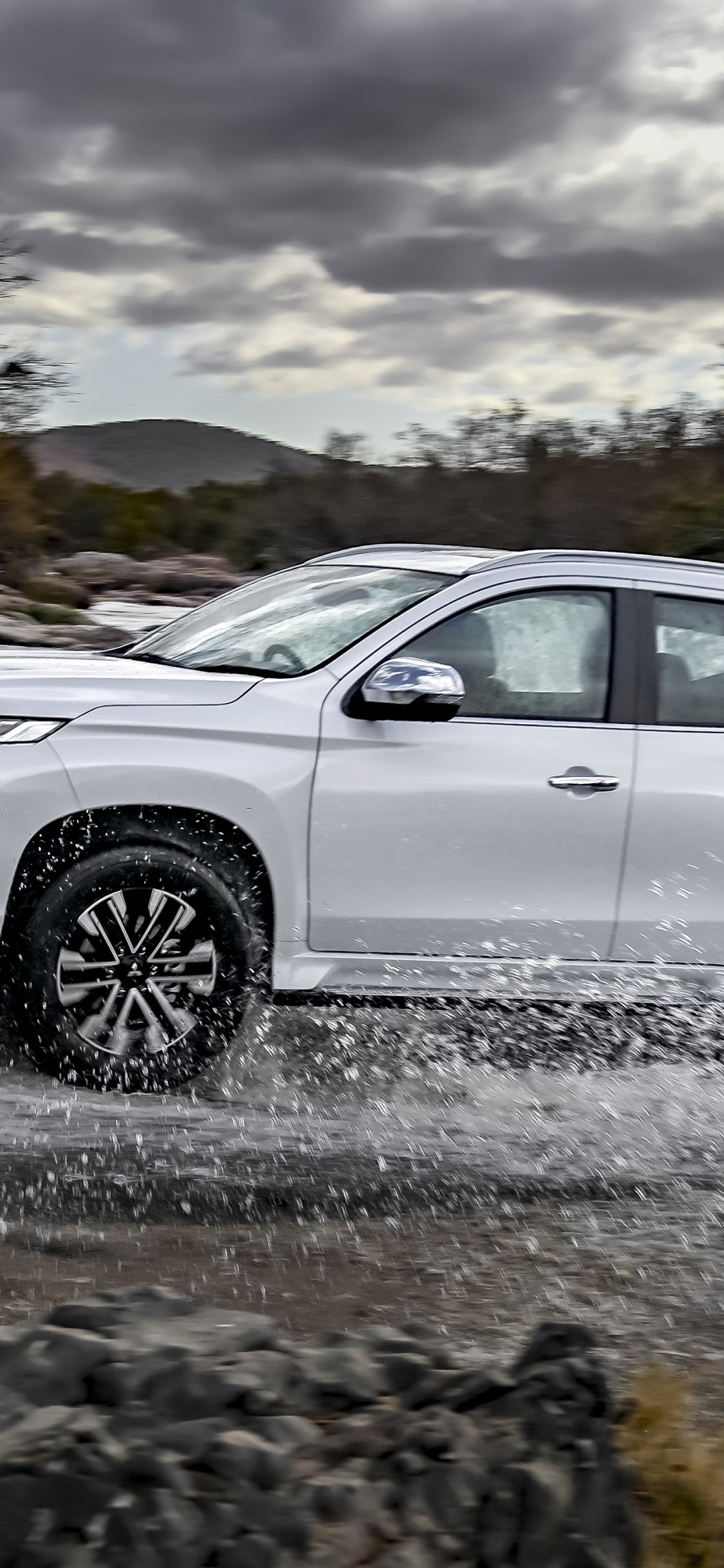 Mitsubishi Motors, Coche, Mitsubishi Pajero Sport, Mitsubishi Pajero Sport Excede, Mitsubishi. Wallpaper in 1125x2436 Resolution