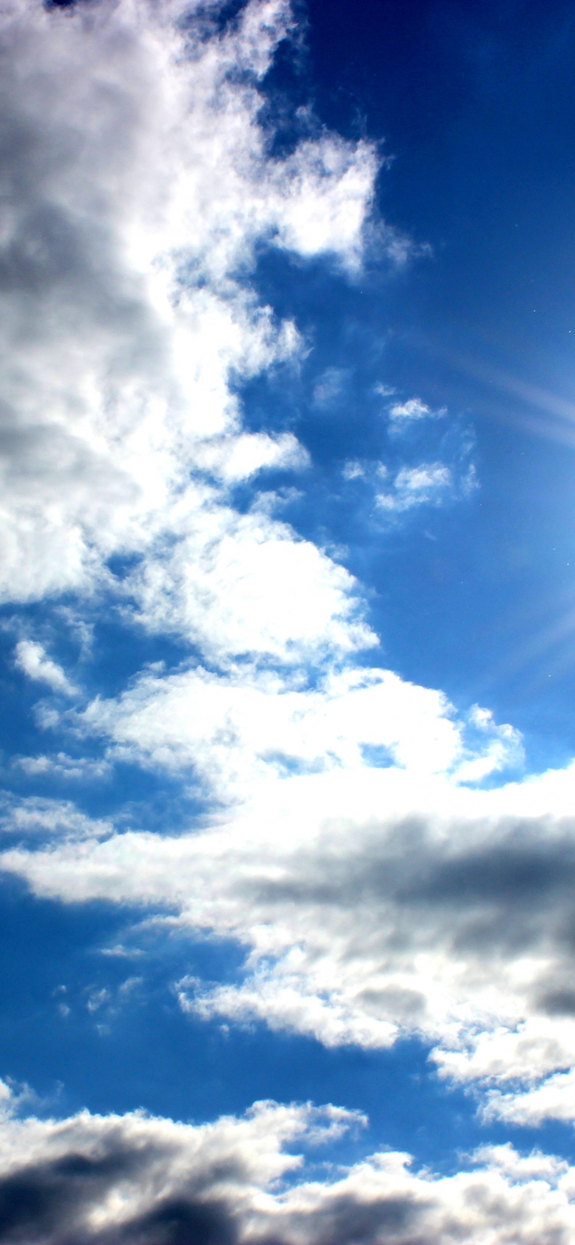 Nubes Blancas y Cielo Azul Durante el Día. Wallpaper in 1125x2436 Resolution