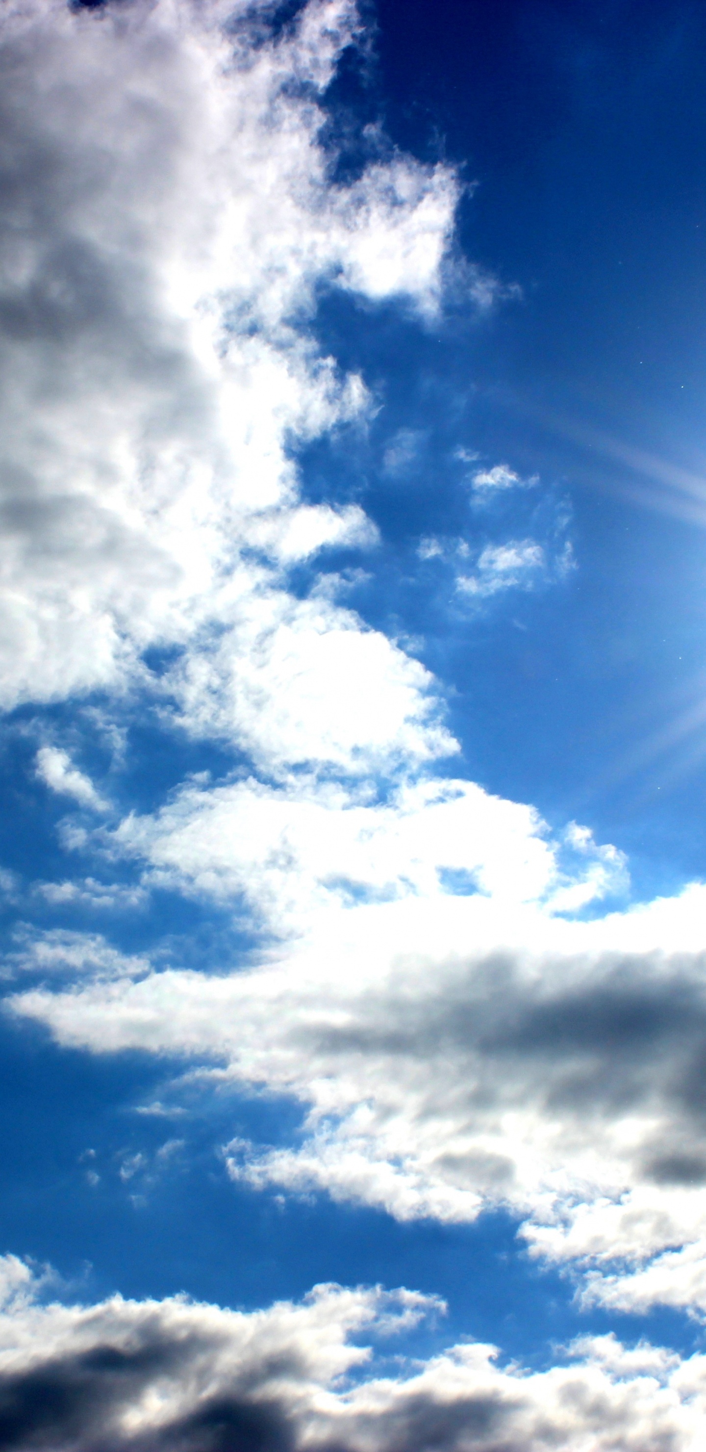 Nuages Blancs et Ciel Bleu Pendant la Journée. Wallpaper in 1440x2960 Resolution