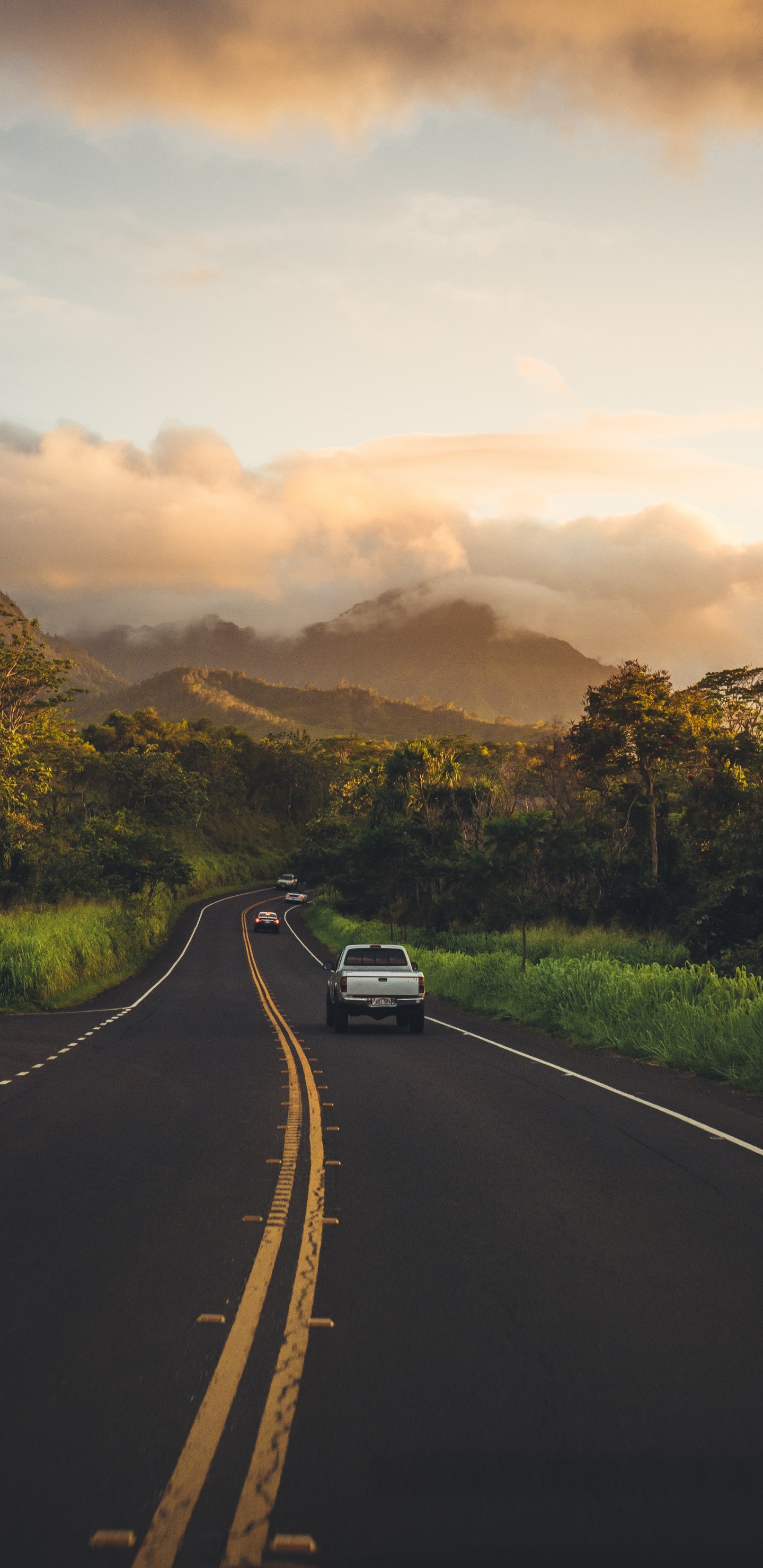Kauai, Coche, Montaña, Iluminación Automotriz, Paisaje Natural. Wallpaper in 1440x2960 Resolution