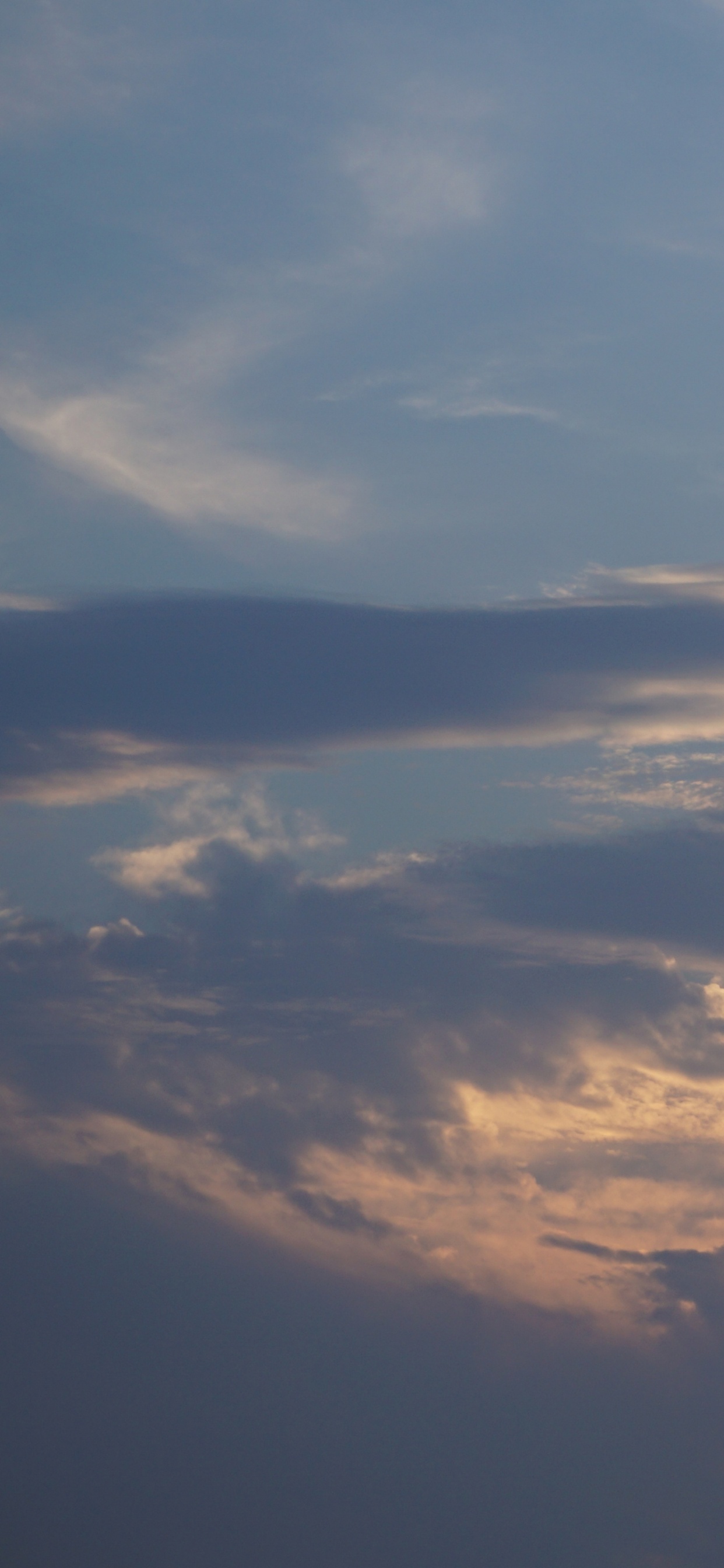 Weiße Wolken Und Blauer Himmel Tagsüber. Wallpaper in 1242x2688 Resolution