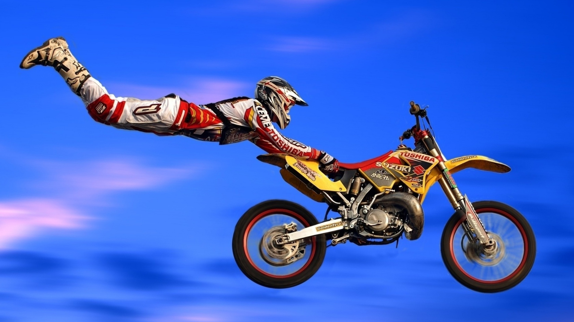 Hombre en Traje de Motocross Rojo y Blanco Montando Motocross Dirt Bike. Wallpaper in 1920x1080 Resolution