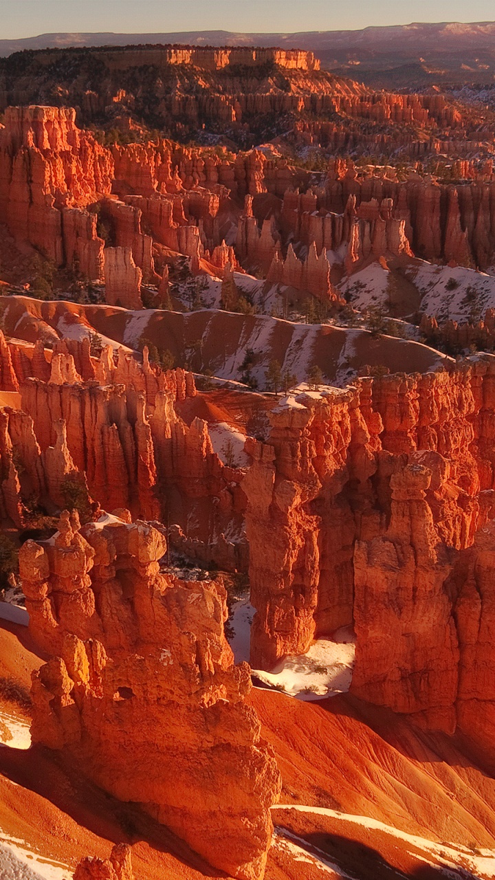 Formación de Roca Marrón Durante el Día.. Wallpaper in 720x1280 Resolution