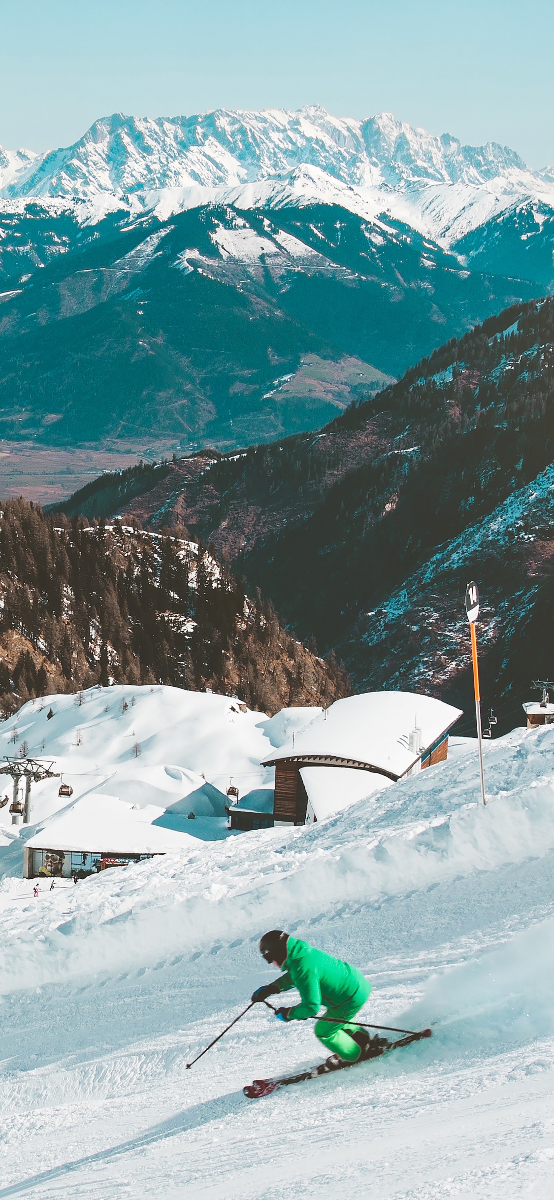 Skigebiet, Skifahren, Resort, Schnee, Bergigen Landschaftsformen. Wallpaper in 1125x2436 Resolution
