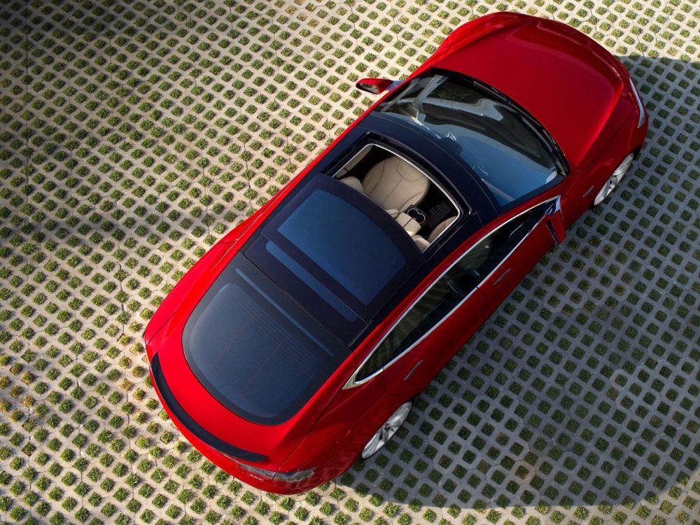 Voiture Rouge Sur la Chaussée Grise. Wallpaper in 2048x1536 Resolution