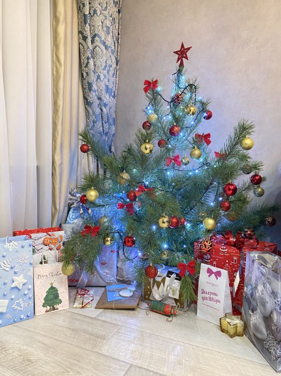 Arbre de Noël, Le Jour De Noël, Sapin, Design D'intérieur, Décoration de Noël. Wallpaper in 1536x2048 Resolution