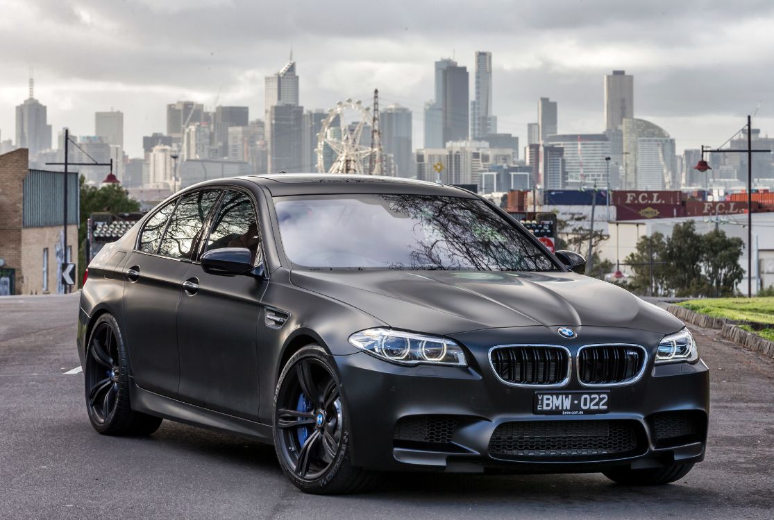 2018年BMW M5, 宝马, 宝马5系, 执行汽车, 铝合金轮毂 壁纸 4096x2753 允许