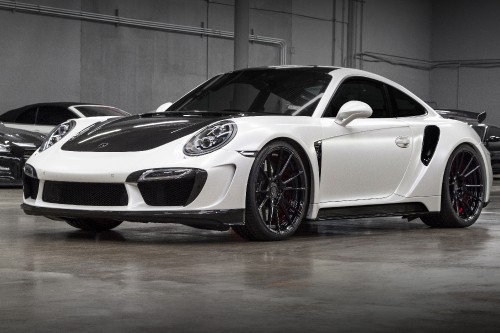 Image white porsche 911 parked in garage