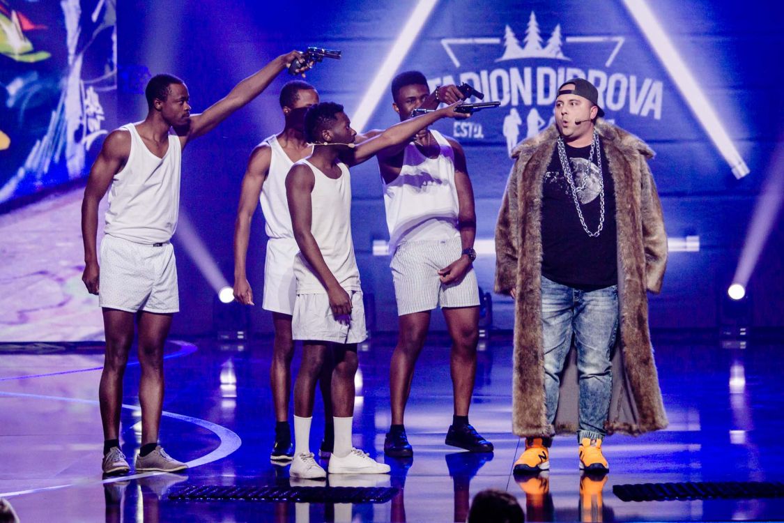 Bühne, Rapper, Leistung, Unterhaltung, Darstellende Kunst. Wallpaper in 2000x1333 Resolution