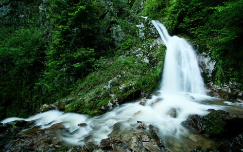 Image water falls on rocky ground