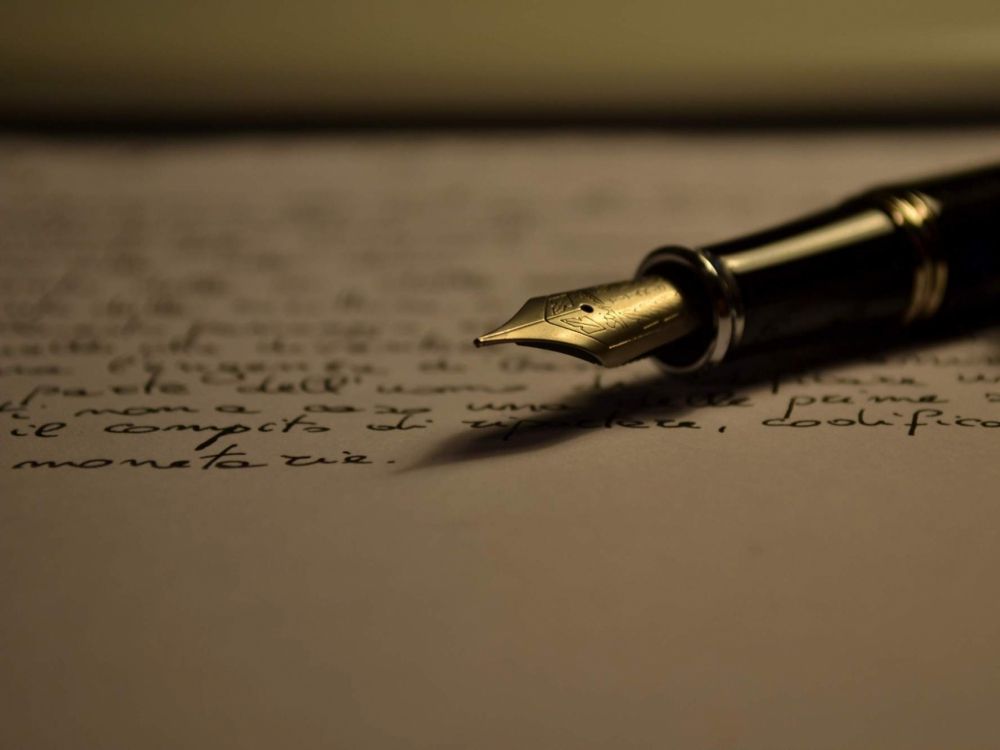 Stylo Plume Argent et or Sur Papier Blanc. Wallpaper in 2048x1536 Resolution