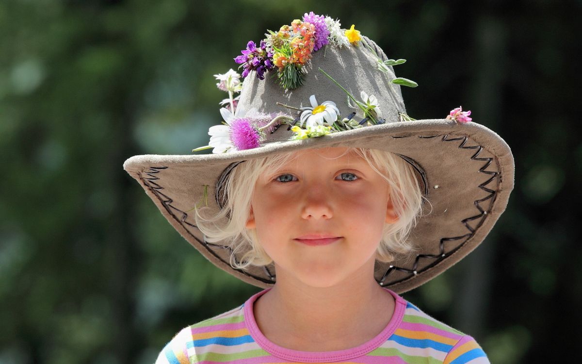 Hat, Enfant, Chapeau de Soleil, Coiffures, Accessoire de Mode. Wallpaper in 1920x1200 Resolution