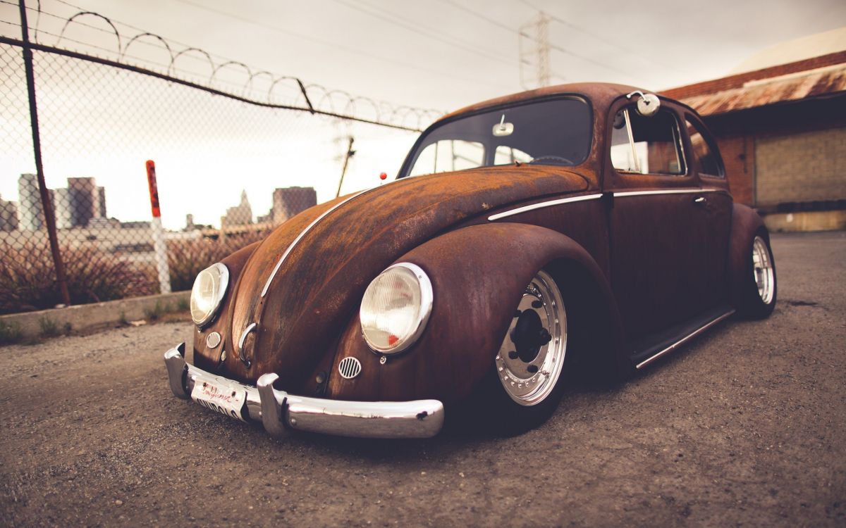 Brown Vintage Car on Gray Concrete Ground. Wallpaper in 2560x1600 Resolution