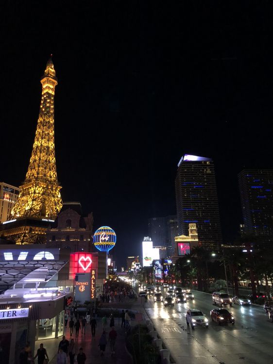 Las Vegas, USA, Paris Las Vegas, Eiffelturm, Nacht. Wallpaper in 1536x2048 Resolution