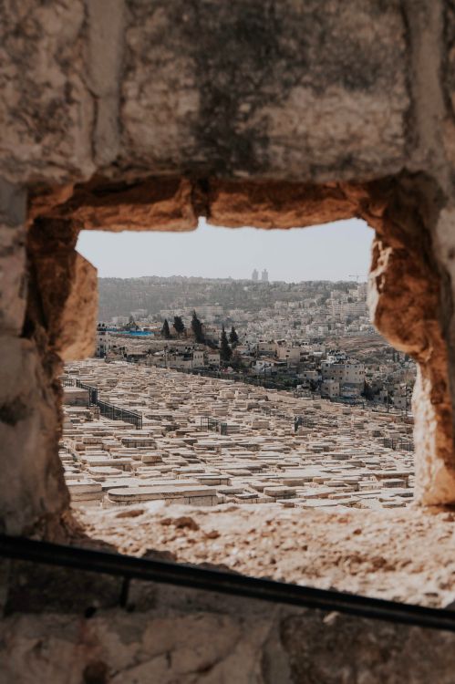 Formación de Roca Marrón Durante el Día.. Wallpaper in 3265x4898 Resolution