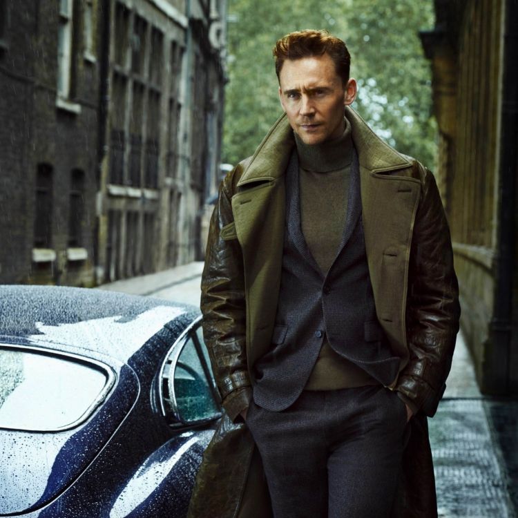 Tom Hiddleston, Loki, Jacke, Anzug, Oberbekleidung. Wallpaper in 2048x2048 Resolution