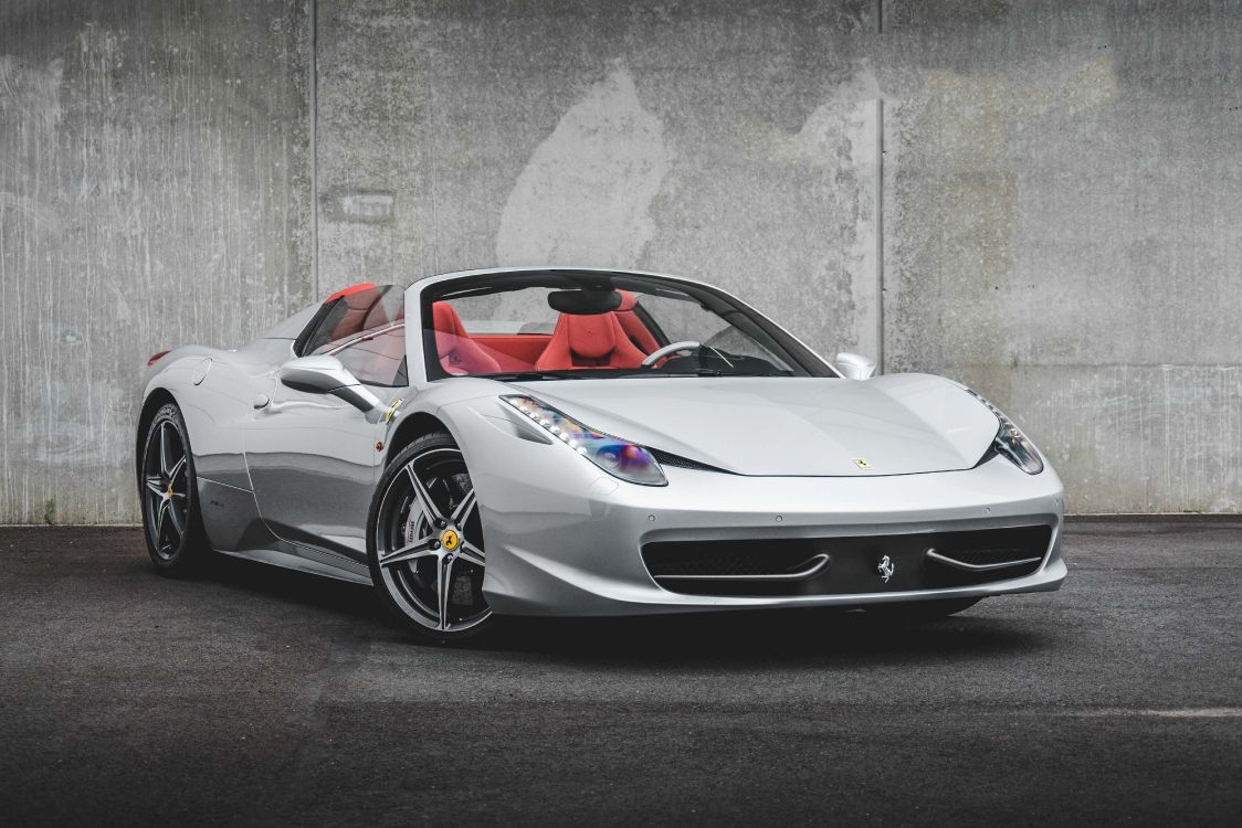 Lamborghini Aventador Blanco Estacionado Junto a la Pared Gris. Wallpaper in 5878x3919 Resolution