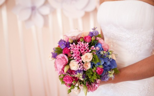 Image pink and white flower bouquet