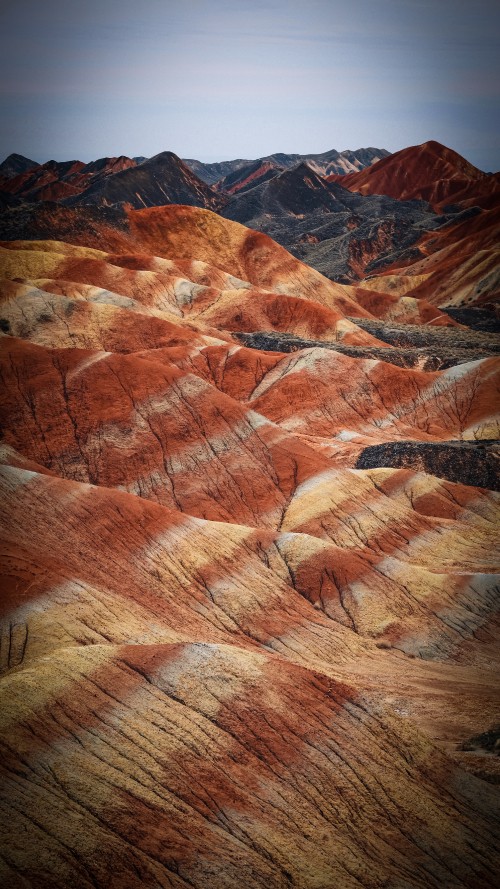 Badlands là đề tài được nhiều nhiếp ảnh gia ưa thích để lưu giữ vẻ đẹp hoang sơ của tự nhiên. Với màu sắc đầy mê hoặc và độ rộng rãi bao la của không gian, hình nền Badlands sẽ khiến bạn cảm thấy như mình đang khám phá một thế giới hoang dã mới mẻ và kì quặc.