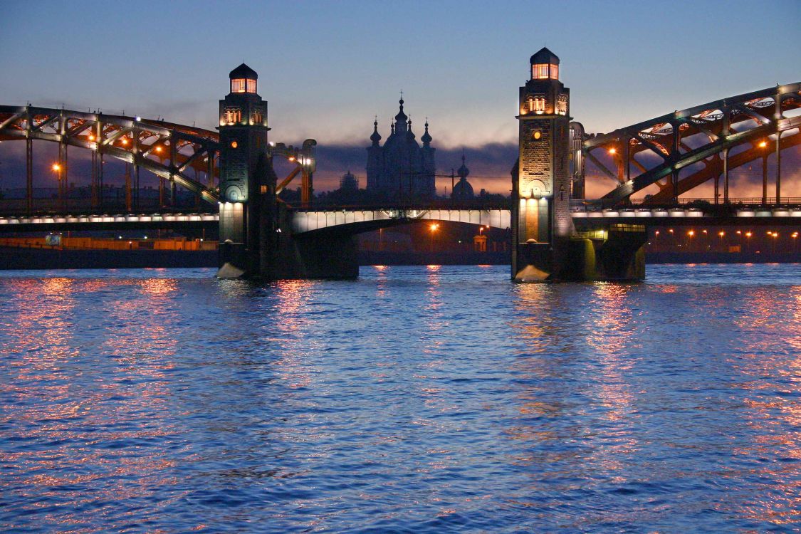 Braune Betonbrücke Über Gewässer Während Der Nacht. Wallpaper in 3072x2048 Resolution