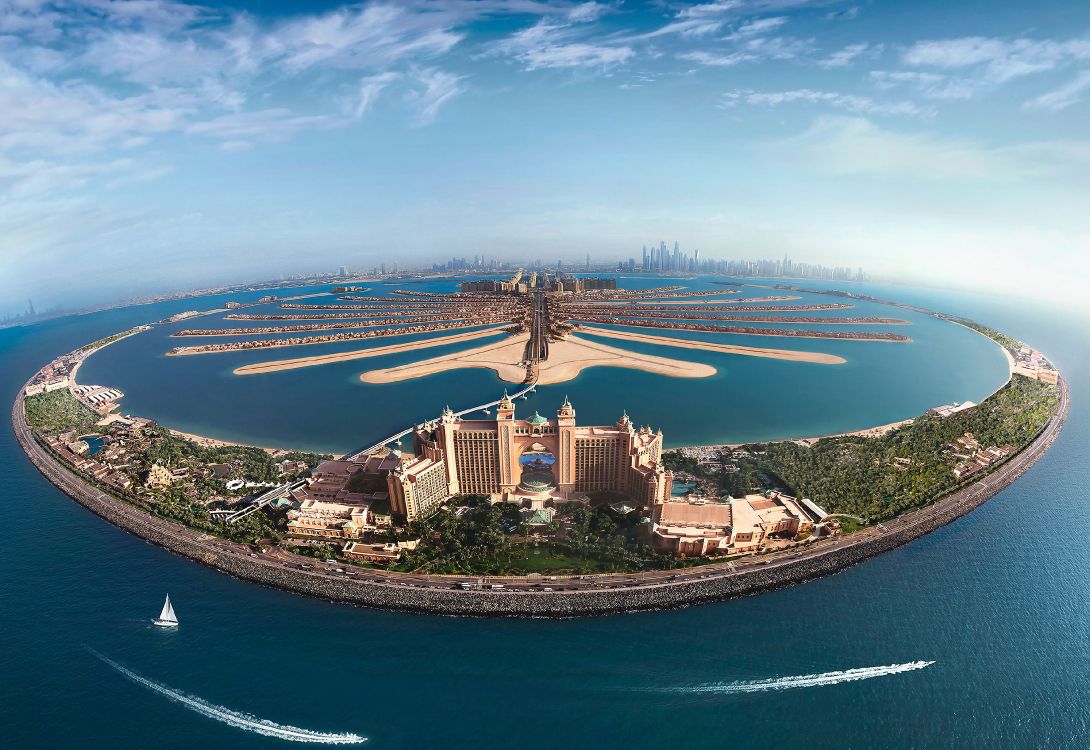 Vue Aérienne Des Bâtiments de la Ville Près du Plan D'eau Pendant la Journée. Wallpaper in 3543x2436 Resolution