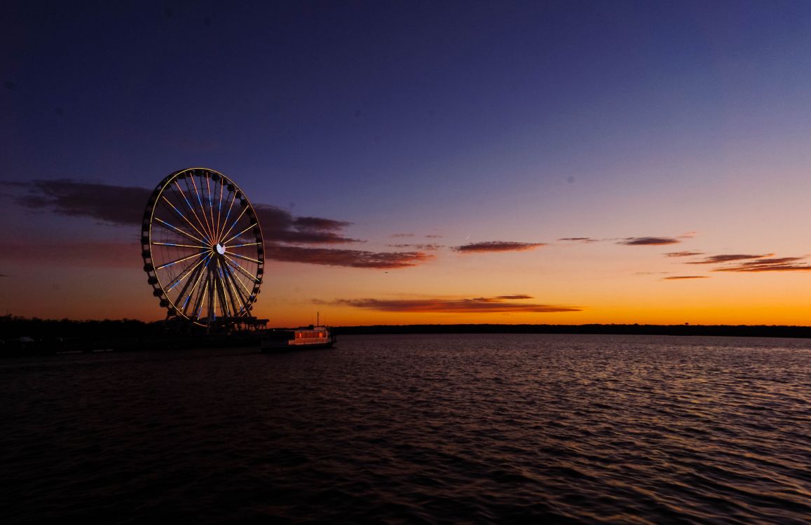 Silhouette de Grande Roue Pendant le Coucher du Soleil. Wallpaper in 5397x3498 Resolution