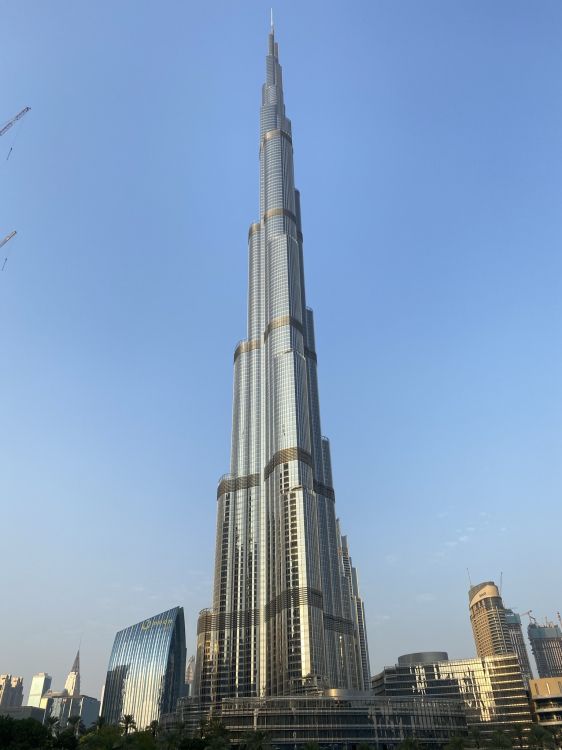 Dubai, Burj Khalifa, Wolkenkratzer, National Historic Landmark, Tageszeit. Wallpaper in 1536x2048 Resolution