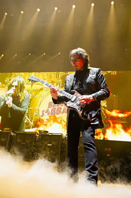 Concierto, Al Final Del Tour, Black Sabbath, Heavy Metal, Rendimiento. Wallpaper in 2832x4256 Resolution