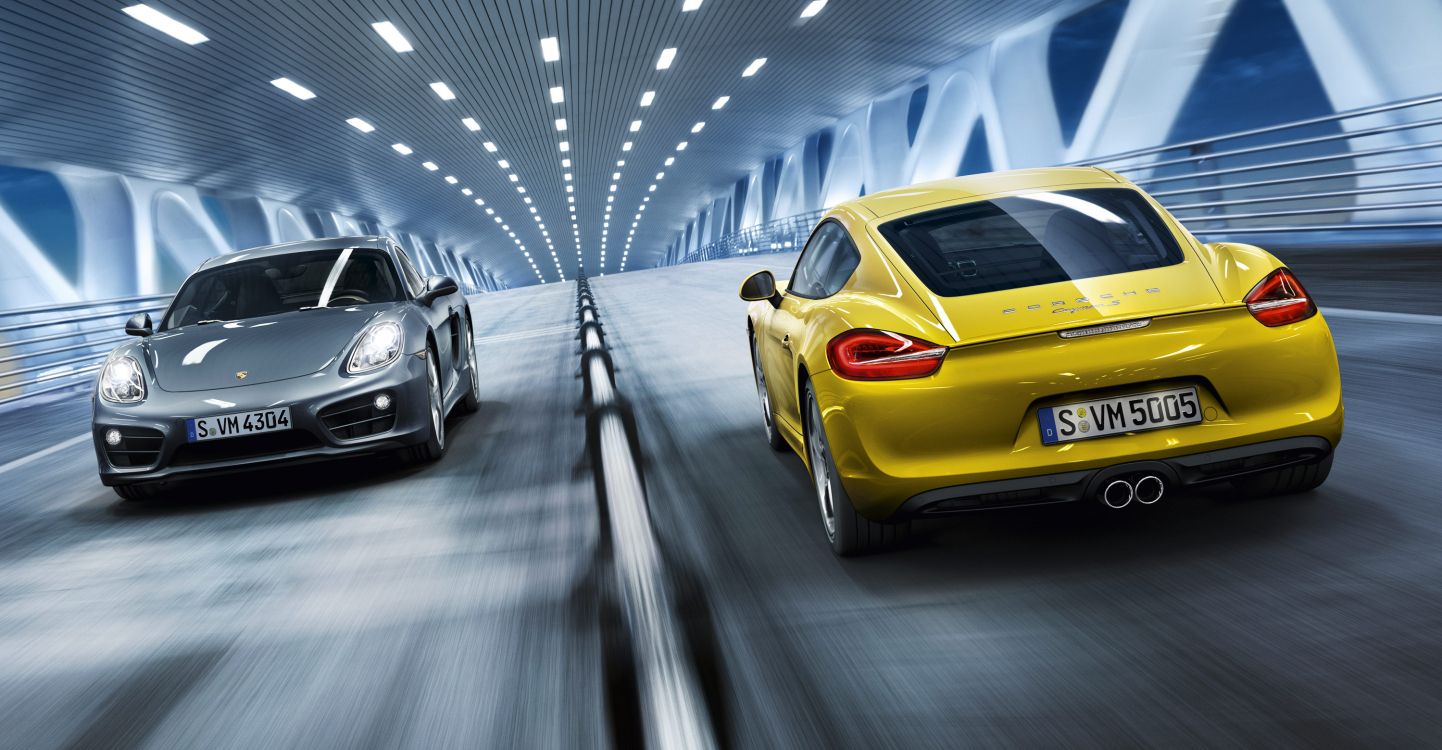 Gelber Porsche 911 im Tunnel Geparkt. Wallpaper in 3000x1560 Resolution