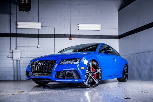 Image blue audi r 8 parked in garage