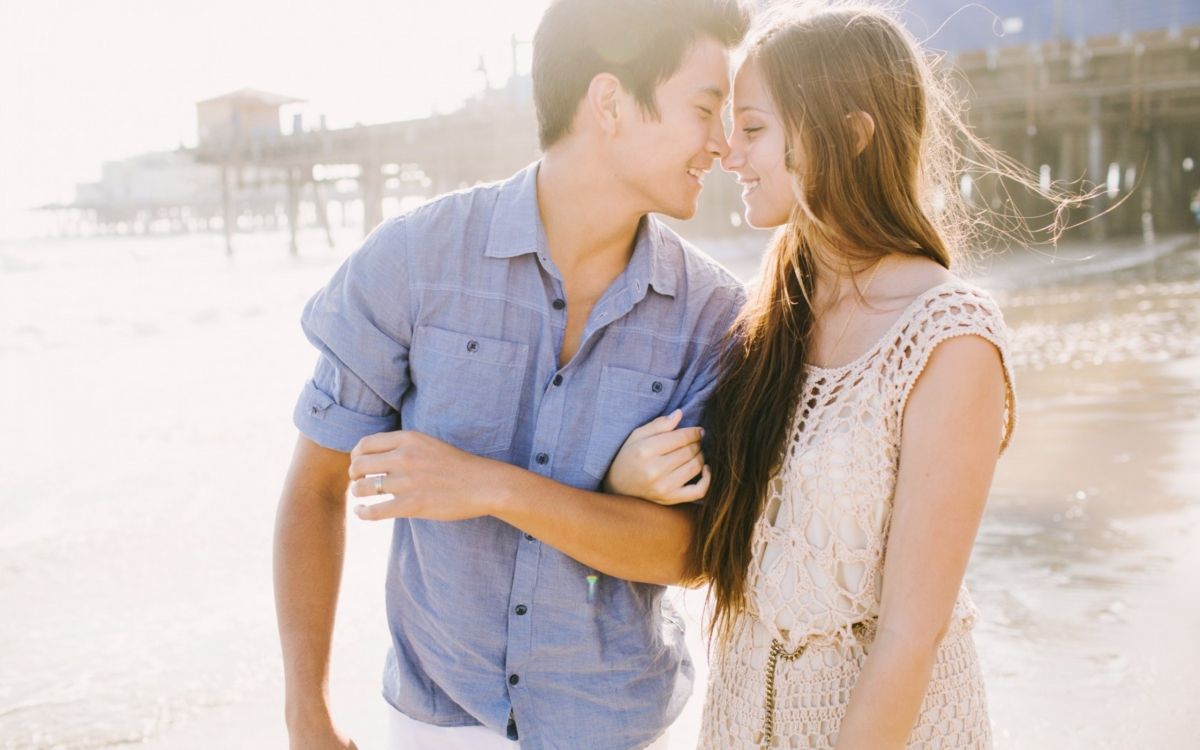 Romantik, Ehepaar, Umarmung, Liebe, Hochzeitsreise. Wallpaper in 2560x1600 Resolution