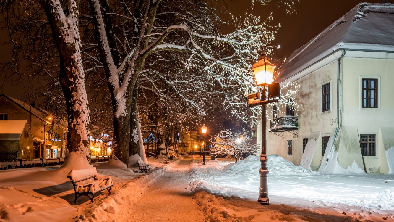 Schwarze Straßenlaterne in Der Nacht Eingeschaltet. Wallpaper in 4000x2250 Resolution