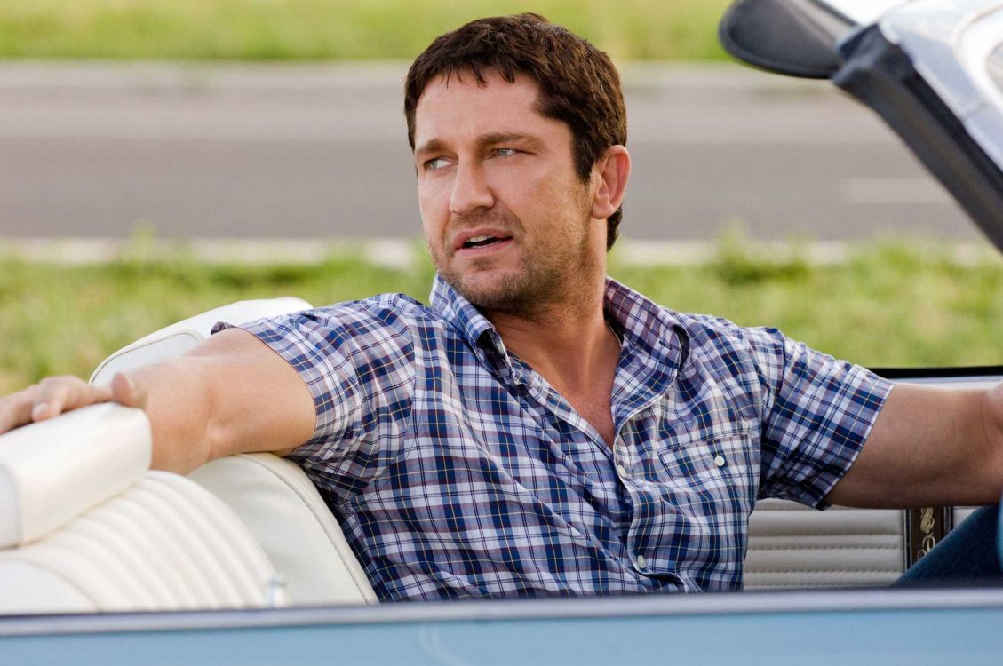 Gerard Butler, Muskel, Sitzecke, Auto, Hollywood. Wallpaper in 2560x1700 Resolution