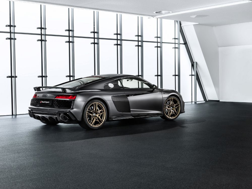 Porsche 911 Noire Garée Dans Une Chambre. Wallpaper in 3508x2630 Resolution