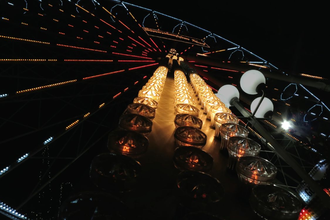 Weiße Und Braune Papierlaternen. Wallpaper in 3670x2445 Resolution