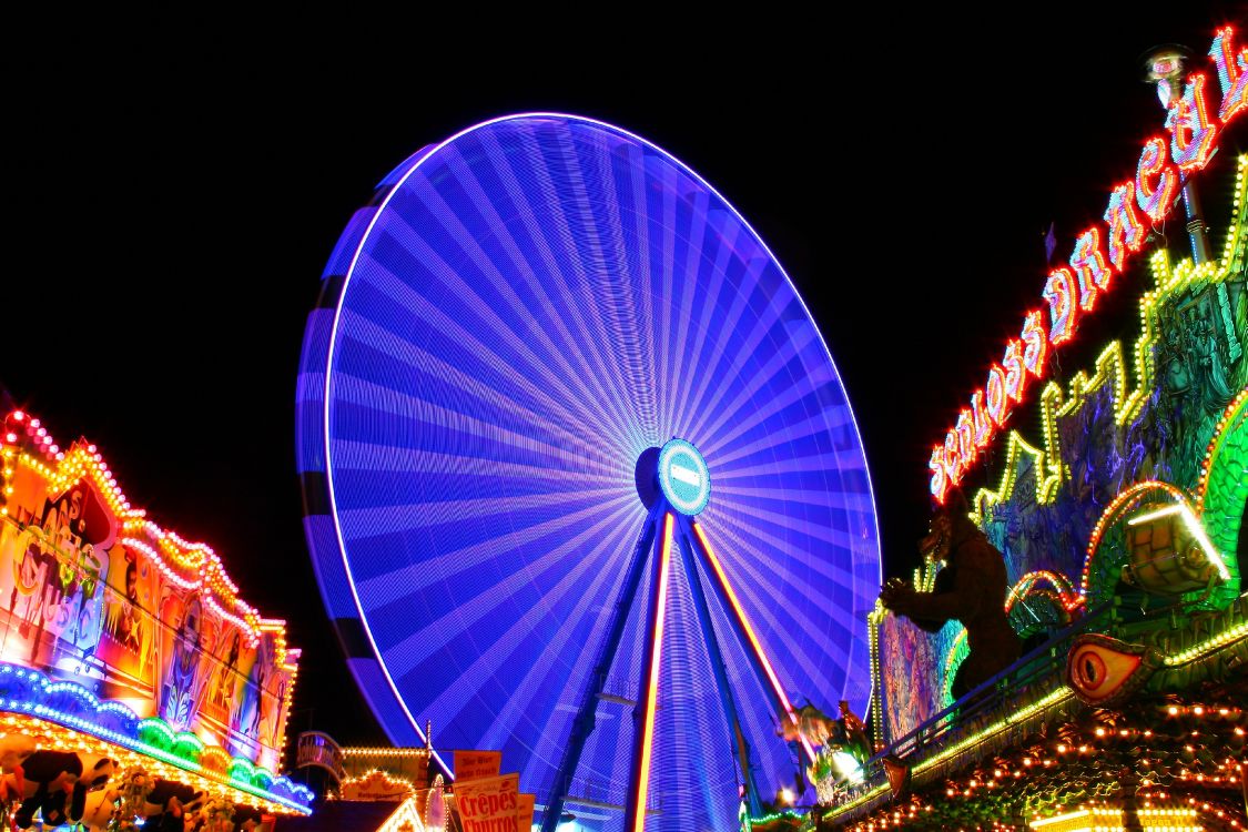 Blue and Red Ferris Wheel During Night Time. Wallpaper in 3888x2592 Resolution