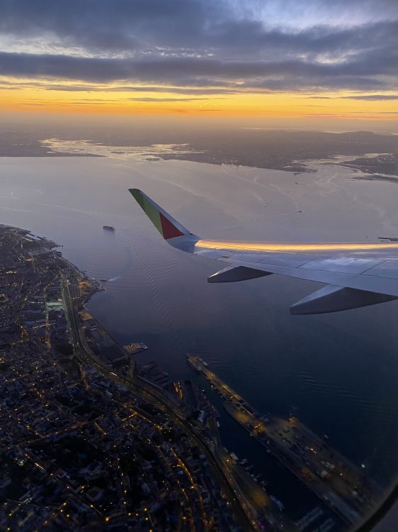 Vol, Avion, Airliner, Aviation, Air Voyage. Wallpaper in 1536x2048 Resolution