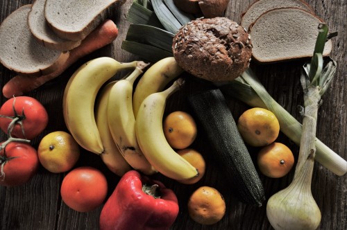 Image yellow banana fruit beside red apple fruit