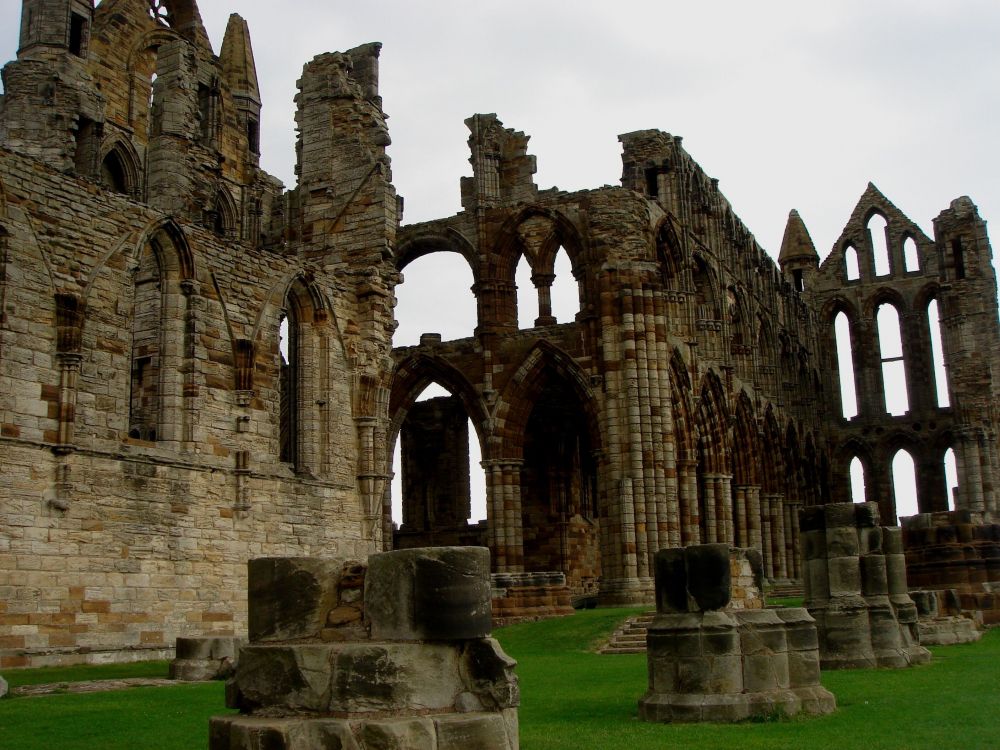 Bâtiment en Béton Gris Pendant la Journée. Wallpaper in 2816x2112 Resolution
