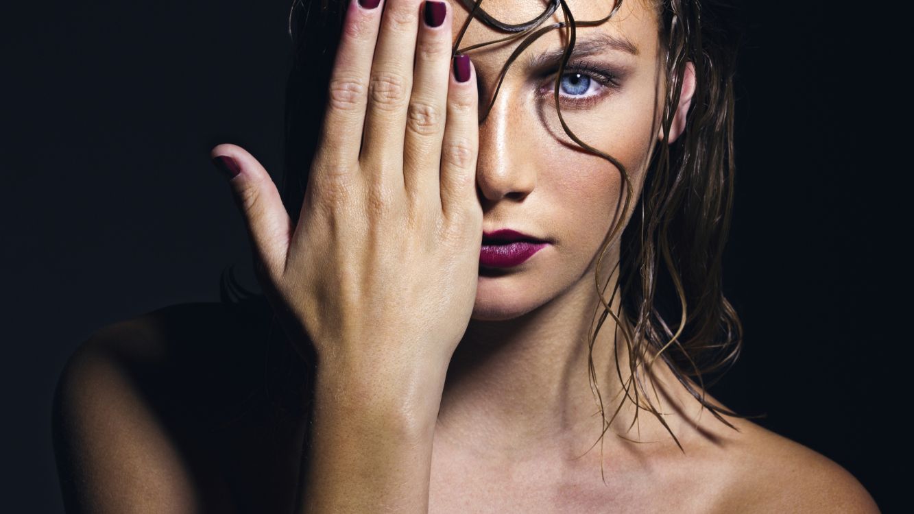 la Main Des Femmes Sur le Visage, Main, Tatouage, Face, Doigt. Wallpaper in 3200x1800 Resolution