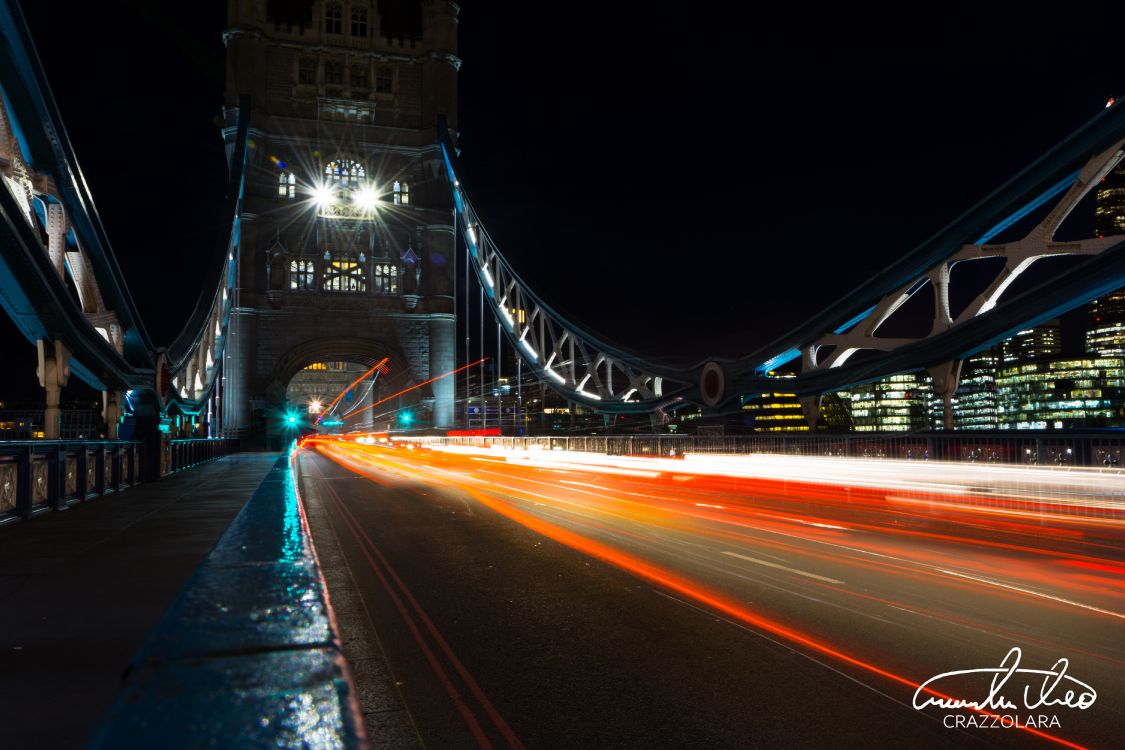 Coches en el Puente Durante la Noche.. Wallpaper in 6000x4000 Resolution