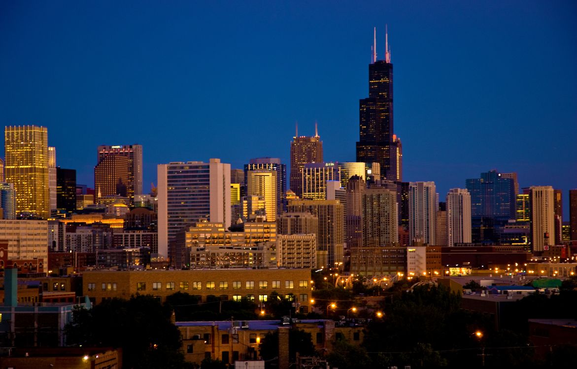 Skyline Der Stadt Bei Nacht Night. Wallpaper in 2934x1879 Resolution