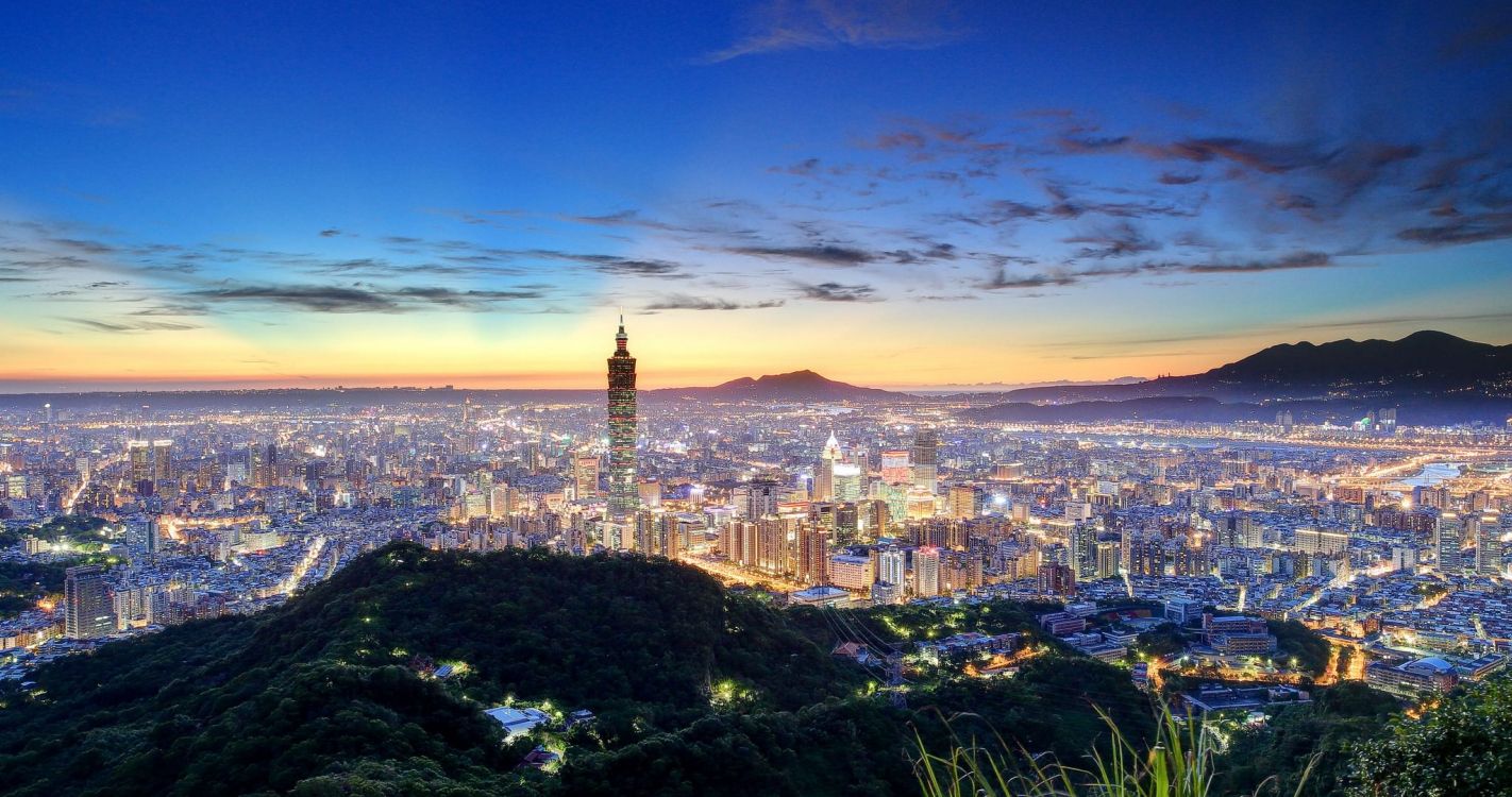 City Skyline Under Blue Sky During Sunset. Wallpaper in 4096x2160 Resolution