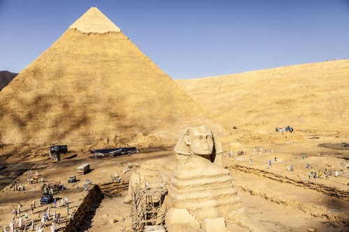 Image brown pyramid under blue sky during daytime